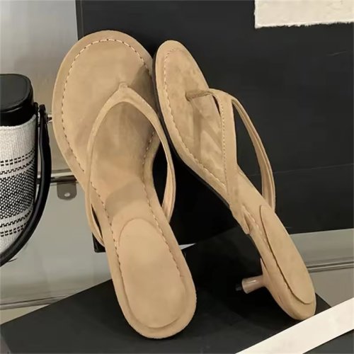 Bild von Sommerliche Damen-Sandalen mit niedrigen Absätzen