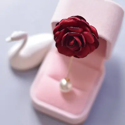 Image de Bracelet de Mariage Bordeaux Soie - Corsage Poignet pour Demoiselle d'Honneur