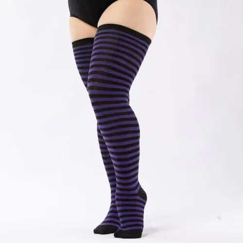 Morado oscuro a rayas