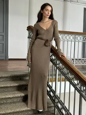 Image de Robe Maxi Tricotée Élégante Col V Manches Longues