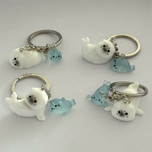 Image of Adorable White 3D Luminous Sea Lion Keychain – Simple Animal Design Keyring for Women and Young Girls, Perfect Bag Pendant and Fashion Jewelry Accessory