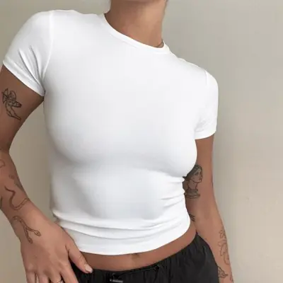 T-Shirt Femme Coupe Ajustée - Style Y2K & Sportif