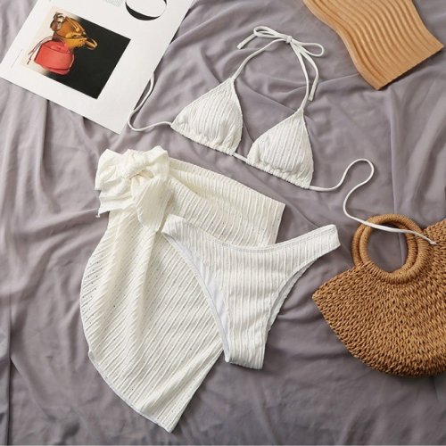 Immagine di Costume da Bagno Donna 3 Pezzi con Gonna Pareo Bianca - Bikini Halter Sexy e Stile Estivo 2025