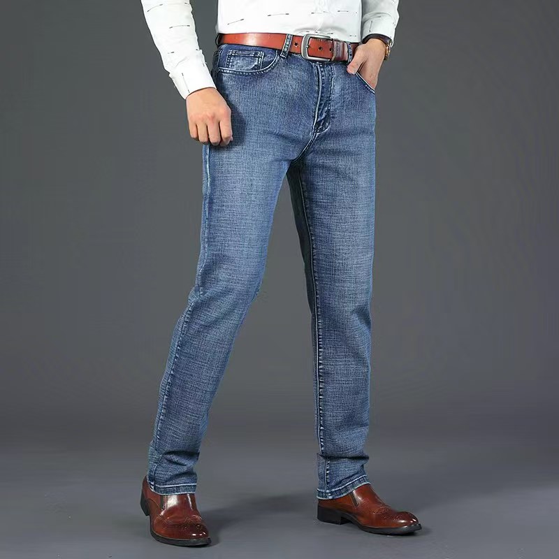 Image de Jean homme coupe droite bleu noir extensible tendance 2026