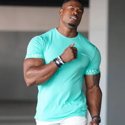 Image de T-shirt de compression homme noir, séchage rapide pour sport et gym