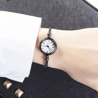 Image de Montre Femme Élégante - Bracelet Or & Acier