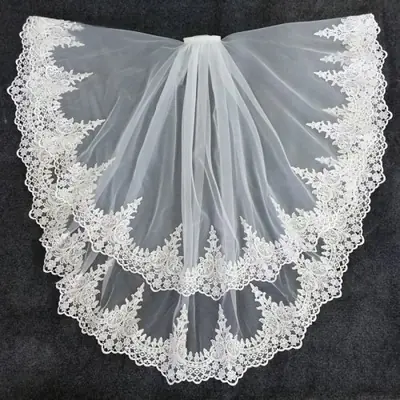 Image de Voile de Mariage Court avec Dentelle - 75 cm