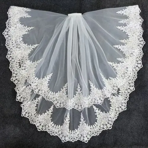 Image de Voile de Mariage Court avec Dentelle - 75 cm