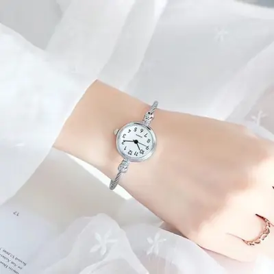 Image de Montre Femme Élégante en Acier Inoxydable - Style Rétro & Mode