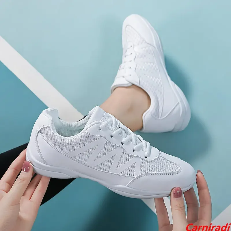 Bild von Leichte Tanzschuhe für Kinder – Ideal für Cheerleading & Fitness