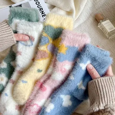 Image de Chaussettes Peluche Mignonnes Femme - Papillon & Nuage Blanc