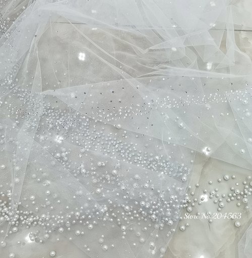 Immagine di Velo da Sposa Romantico a Due Strati con Perle e Cristalli, Pettine Incluso – Elegante Accessorio per Matrimonio in Chiesa