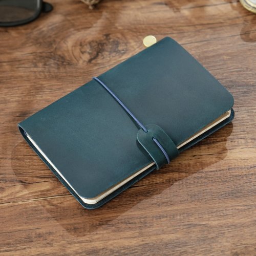 Immagine di Quaderno da Viaggio Vintage in Vera Pelle Fatta a Mano, Edizione Outdoor 14,8x10 cm con Fascia Elastica – Diario, Agenda e Taccuino per Appunti