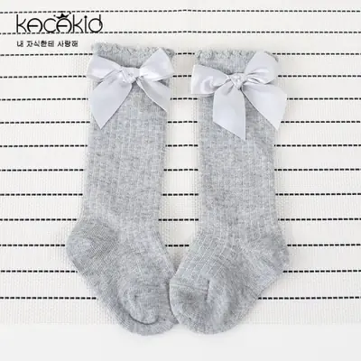 Image de Chaussettes Hautes Bébé avec Gros Nœud - Coton Doux pour Garçons et Filles