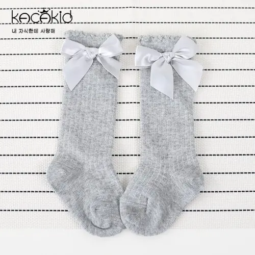 Image de Chaussettes Hautes Bébé avec Gros Nœud - Coton Doux pour Garçons et Filles