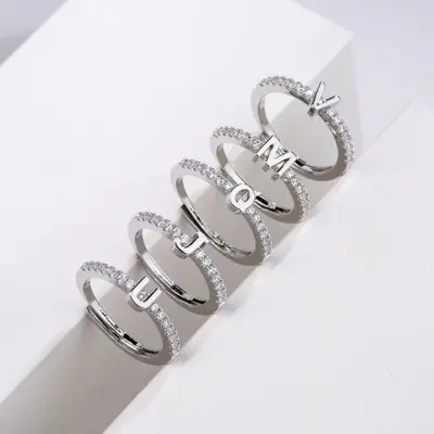 Image de Bague Initiale Femme - Élégante & Personnalisable