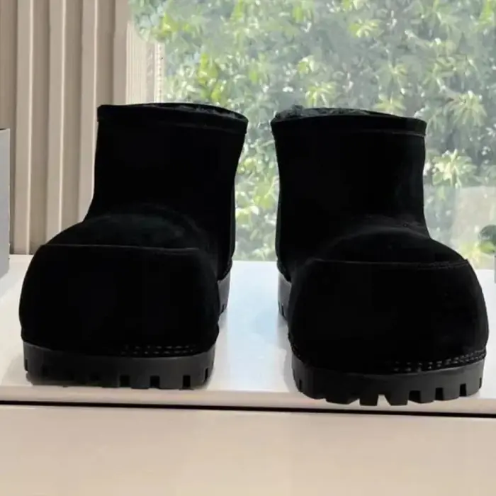 Noir bas-coupe peluche