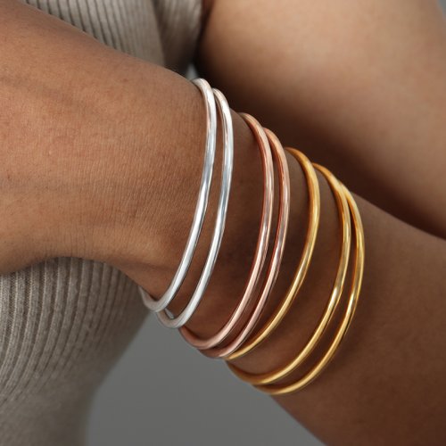 Immagine di Bracciale Rigido in Acciaio Inossidabile per Donna – Design Minimalista Circolare, Non Sbiadisce, Gioiello di Lusso Elegante e Duraturo