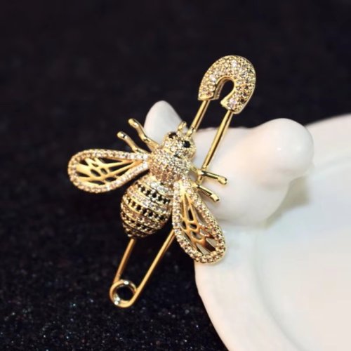 Immagine di Spilla Ape in Cristallo Pleno Oro di Lusso per Donna – Elegante Spilla con Design Api Lucida, Perfetta per Cappotti e Sciarpe, Gioielleria Raffinata e Sophisticata
