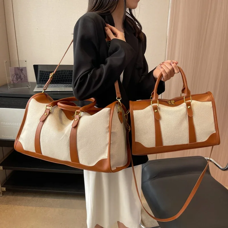Immagine di Borsa da Viaggio Donna Vintage in Nylon PU – Borsa a Tracolla Grande per Fitness e Viaggi, Stile Retro 2024