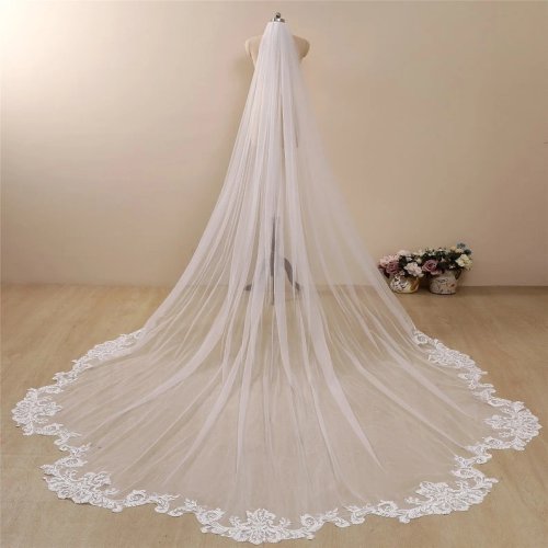Bild von Eleganter Hochzeitsschleier – Kathedralen-Spitze in Weiß & Elfenbein