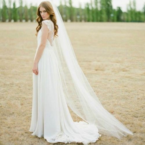 Image de Voile de Mariée Long en Tulle - Élégant & Pratique