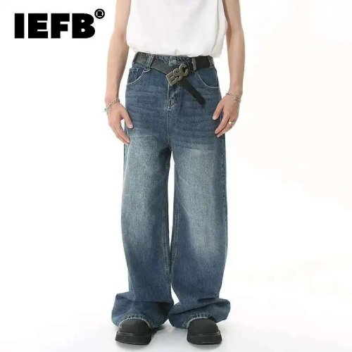 Imagen de Jeans Masculinos con Diseño de Anillo Metálico y Degradado