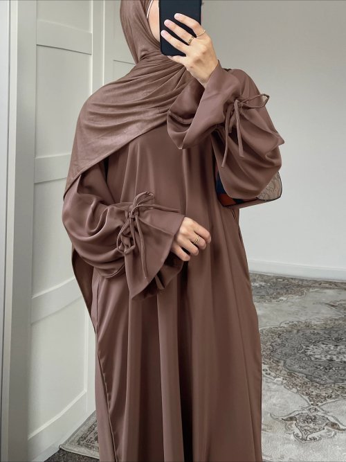 Immagine di Abaya Elegante da Donna con Lacci - Moda Islamica 2025