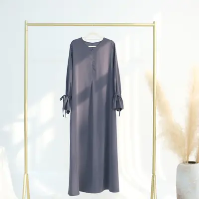 Image de Abaya Élégante Uni - Mode Musulmane 2025