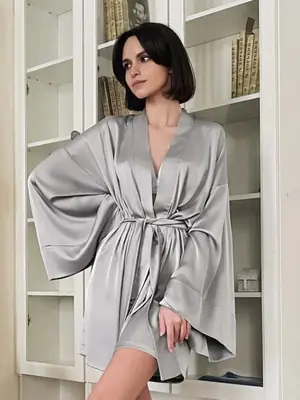 Image de Peignoir Noir Sexy à Manches Évasées pour Femme