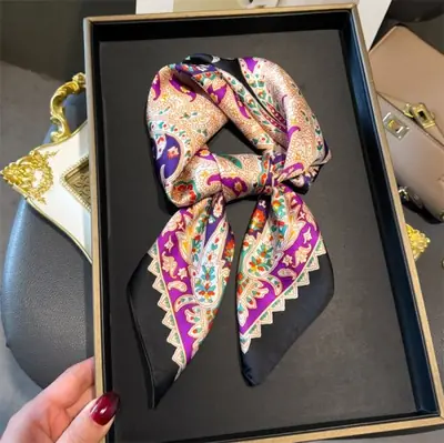 Image de Foulard Carré Imprimé Cachemire 70x70cm - Élégant & Polyvalent