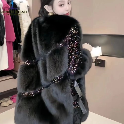 Imagen de Abrigo de Piel Sintética para Mujer con Cuello Vuelto, Diseño Holgado y Detalles en Lentejuelas, Invierno 2024