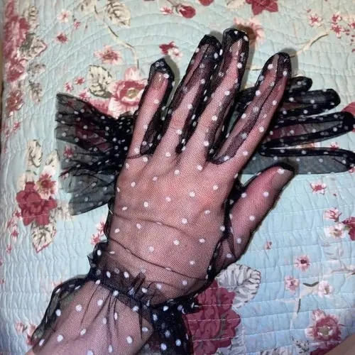 Image de Gants Dentelle Femme - Élégance Transparente & Flexible