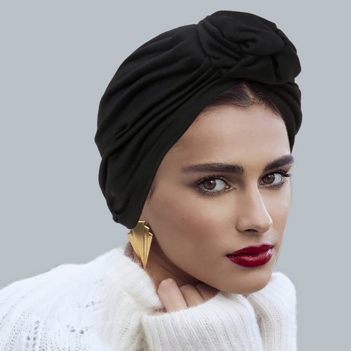 Image de Hijab Turban Femme - Élégance Islamique en Couleur Unie