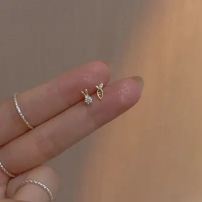 Image de Mini Boucles d'Or Fleurs - Élégantes & Hypoallergéniques