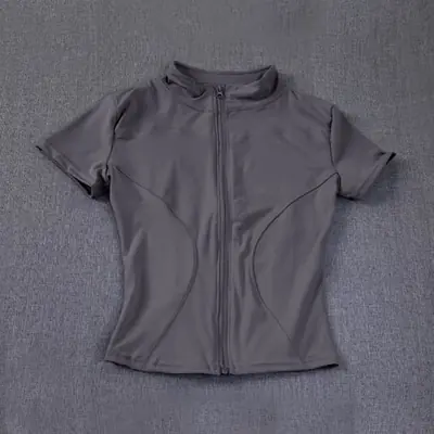Image de Tenue de Sport Femme Coupe Cintrée - Séchage Rapide & Fermeture Éclair