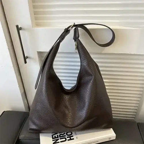 Image de Sac Fourre-Tout en Cuir Tendance 2024