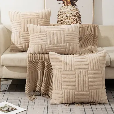 Image de Housse de Coussin en Fausse Fourrure - Douce & Décorative