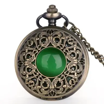 Image de Montre de Poche Vintage en Jade Sculpté - Élégance Féminine