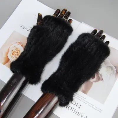 Image de Gants en Fourrure de Vison Naturelle - Hiver Chaud & Élégant