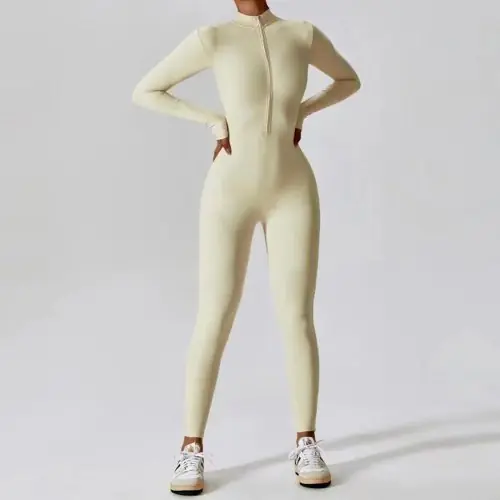 Image de Combinaison Yoga Femme Noir - Coupe Cintrée & Élastique