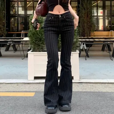 Image de Jeans Y2K Taille Basse Évasé Noir Rayé