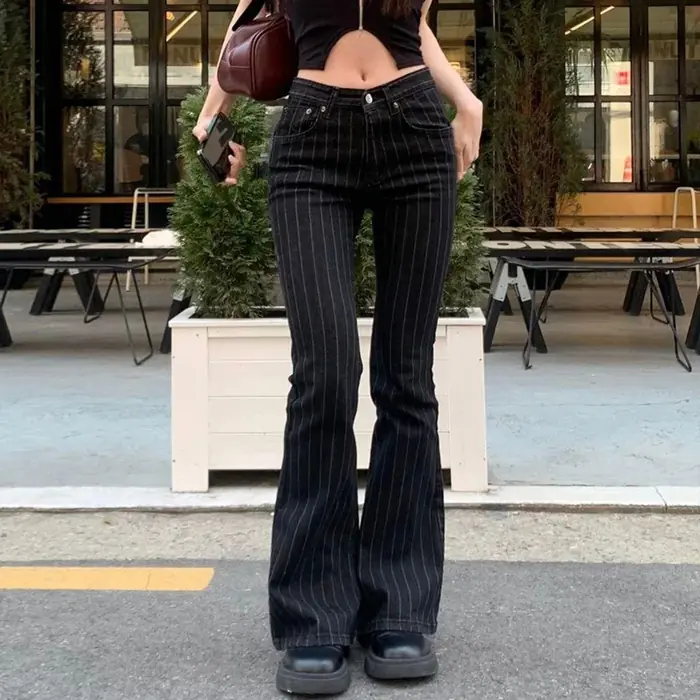 Image de Jeans Y2K Taille Basse Évasé Noir Rayé