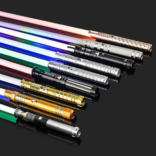 Zdjęcie Miecz Świetlny RGB z Metalowym Uchwytem – 16 Kolorów, Dwustronny, Zmieniający Ciężar, Dźwięk Pojedynku, Ładowanie USB
