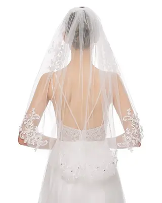 Image de Voile de Mariée Court en Dentelle Blanche avec Peigne