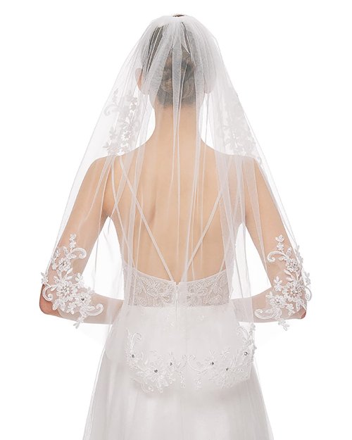 Image of Elegant White Lace Short Bridal Veil with Comb – One Tier Wedding Veil for Brides 2024