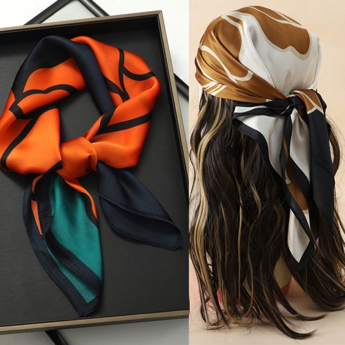 Immagine di Di lusso di Marca 2023 Sciarpa Quadrata di Seta Delle Donne Gatto Collo Cravatta Dei Capelli Della Fascia Spiaggia Hijab Fazzoletto Testa Fasce Bandana Foulard Femminile 70 centimetri