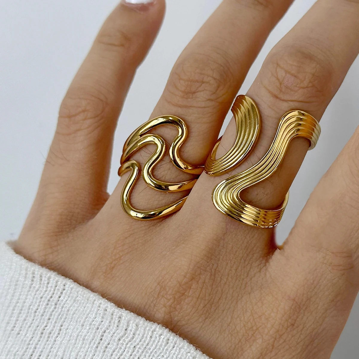 Afbeelding van Creatieve Goudkleurige Verstelbare Golf Ring van RVS – Unieke Onregelmatige Vorm voor Mannen en Vrouwen als Modieuze Sieraad of Geschenk