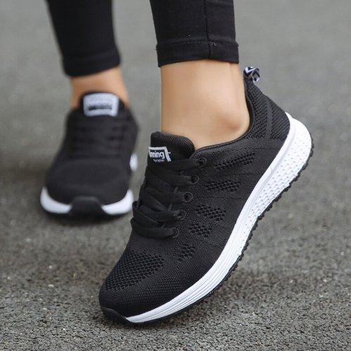 Bild von Weißer Damen-Sneaker aus atmungsaktiver Mesh-Oberfläche – Bequeme Casual Schuhe für den Alltag und Spaziergänge