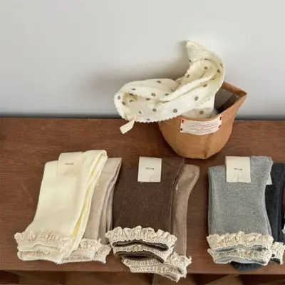 Image de Chaussettes Mi-Tube Dentelle Douce - Style Ballet & Universitaire